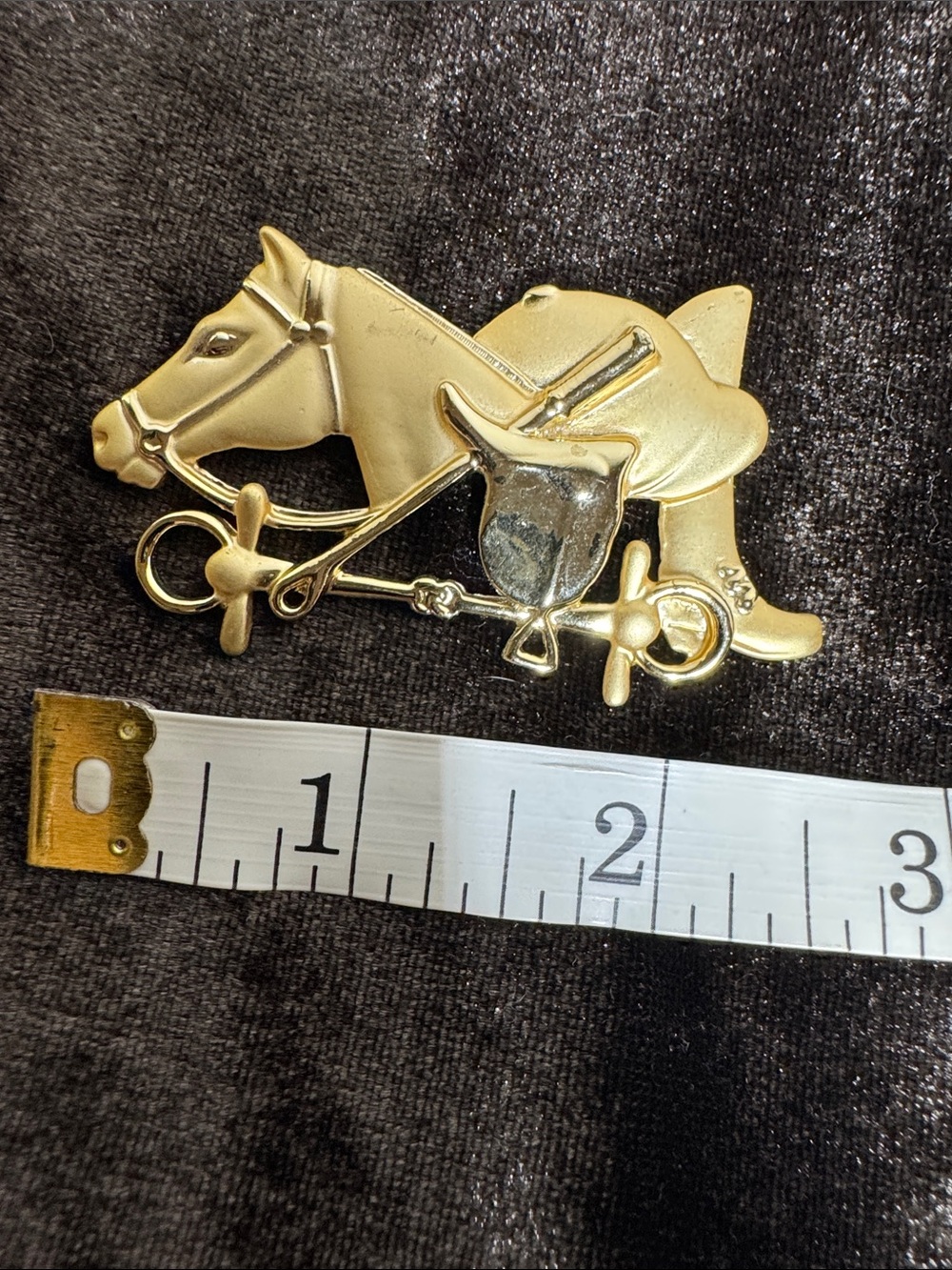 Gold Tone Horse Head Brooch with Bridle Detail - Scarf Pin - Picture 3 of 6